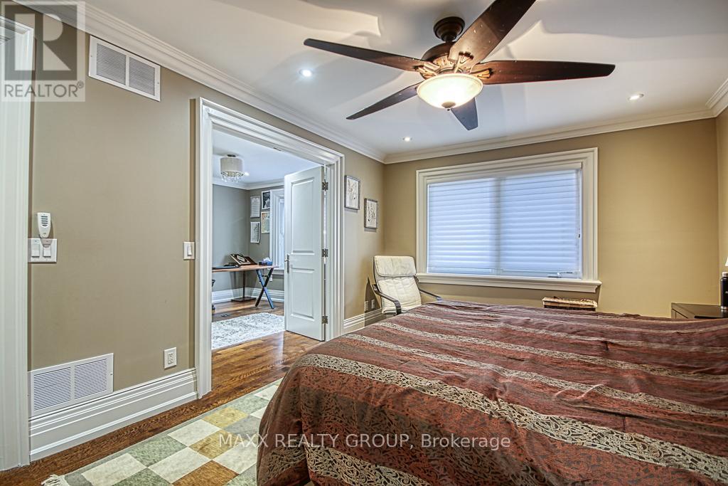 3650 Baird Court, Mississauga, Ontario  L5L 4T4 - Photo 36 - W12928676