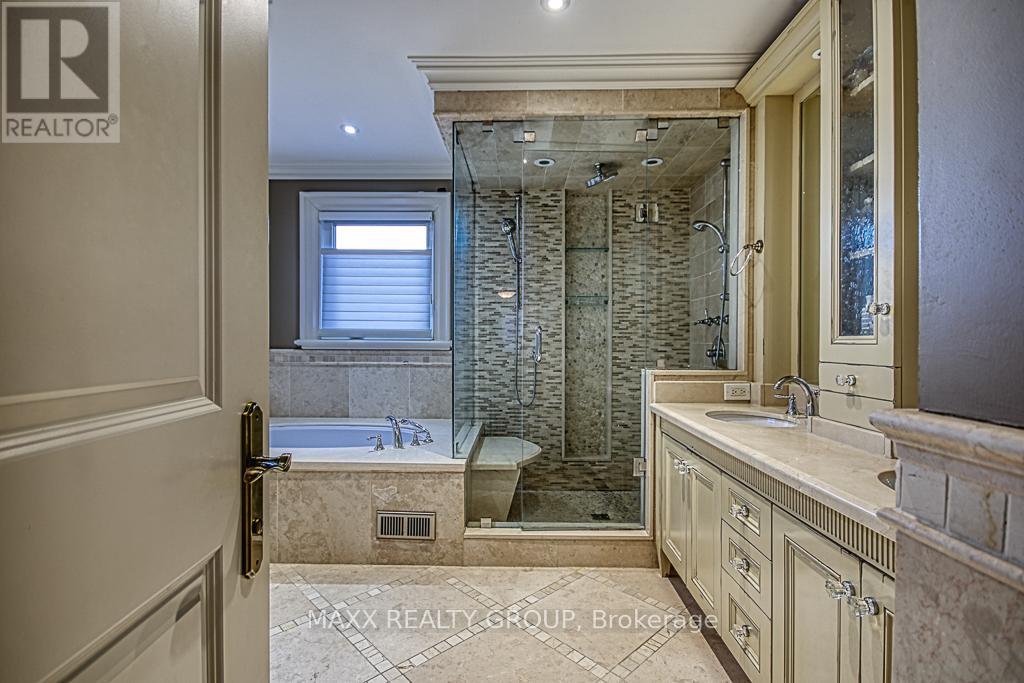 3650 Baird Court, Mississauga, Ontario  L5L 4T4 - Photo 38 - W12928676