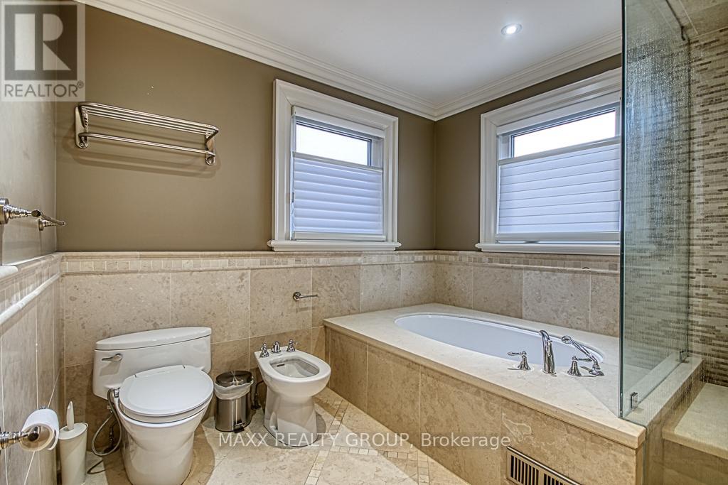 3650 Baird Court, Mississauga, Ontario  L5L 4T4 - Photo 39 - W12928676