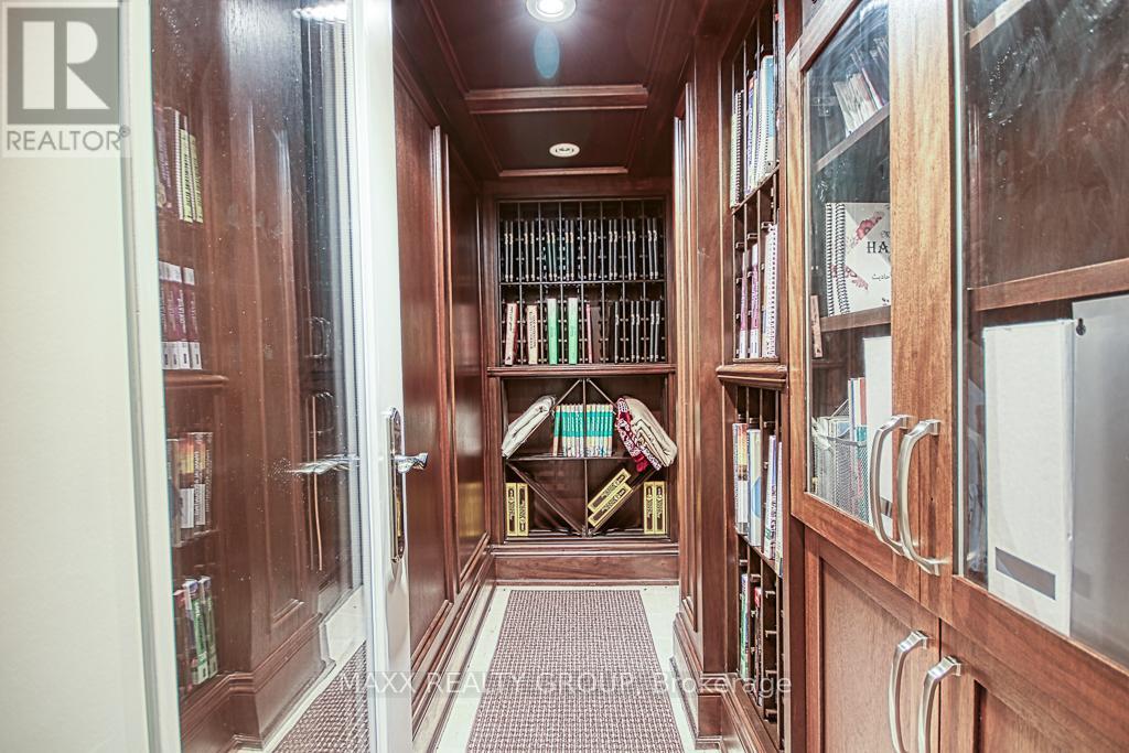 3650 Baird Court, Mississauga, Ontario  L5L 4T4 - Photo 42 - W12928676