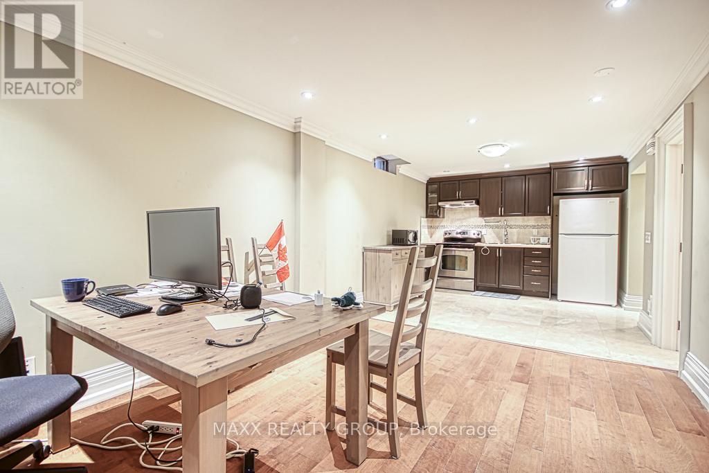 3650 Baird Court, Mississauga, Ontario  L5L 4T4 - Photo 46 - W12928676