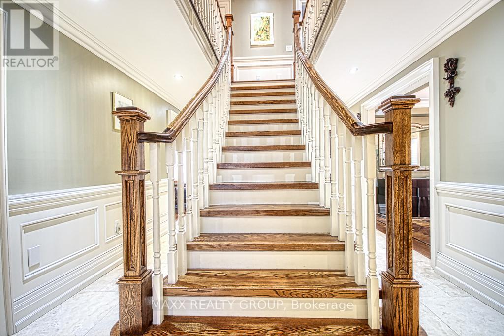 3650 Baird Court, Mississauga, Ontario  L5L 4T4 - Photo 5 - W12928676