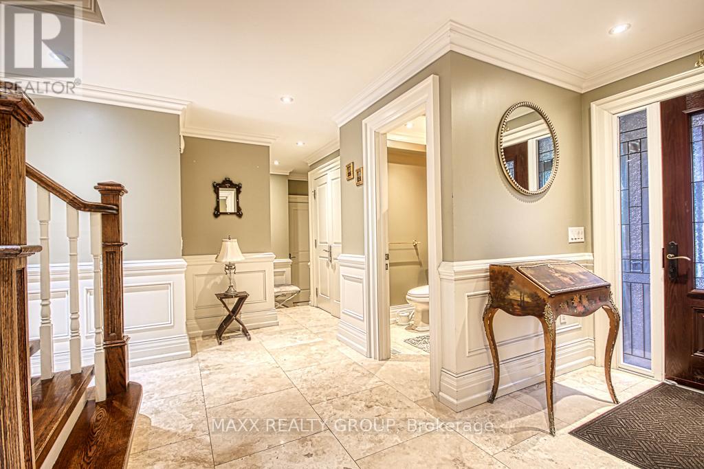 3650 Baird Court, Mississauga, Ontario  L5L 4T4 - Photo 6 - W12928676