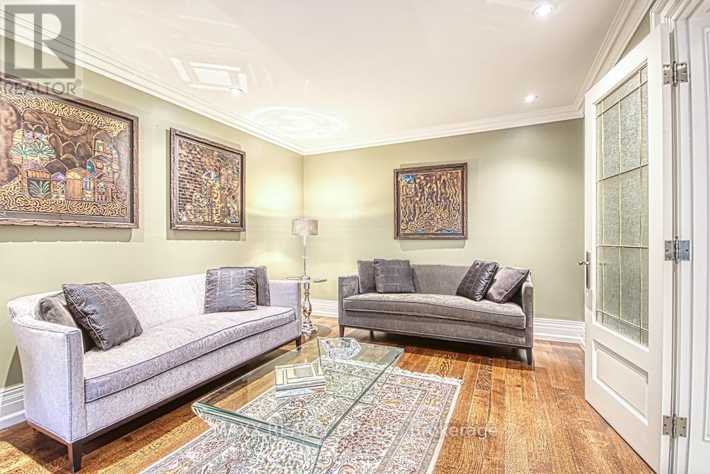 3650 Baird Court, Mississauga, Ontario  L5L 4T4 - Photo 8 - W12928676