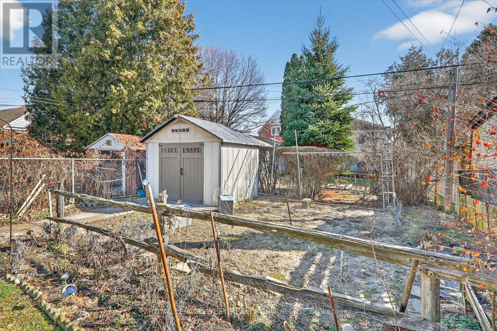 35 Roxaline Street, Toronto, Ontario  M9P 2Z1 - Photo 33 - W12928724