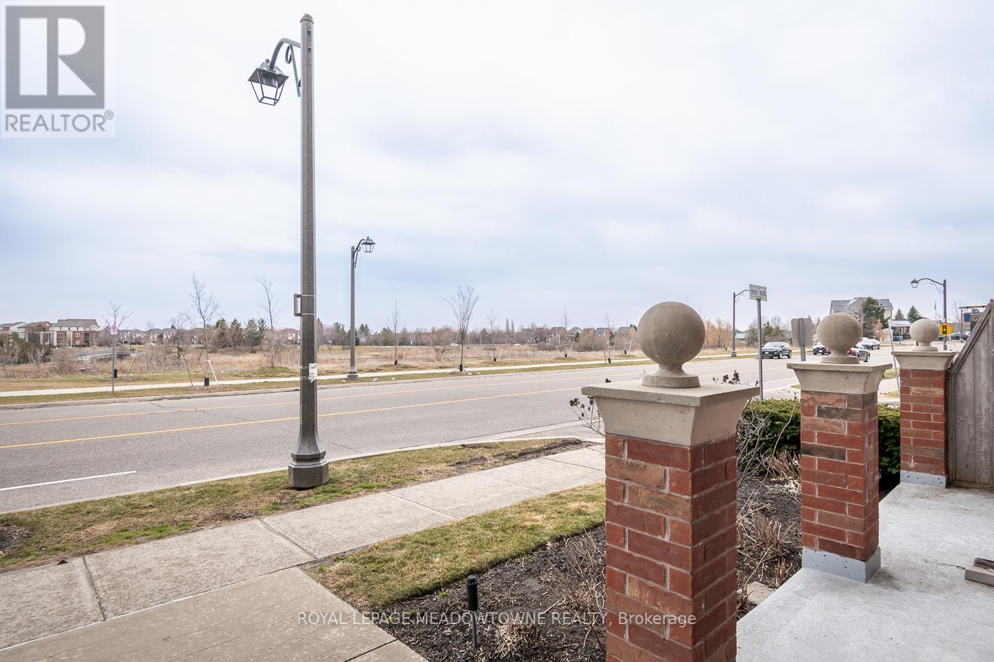 10 - 51 Hays Boulevard, Oakville, Ontario  L6H 0J1 - Photo 5 - W12928688