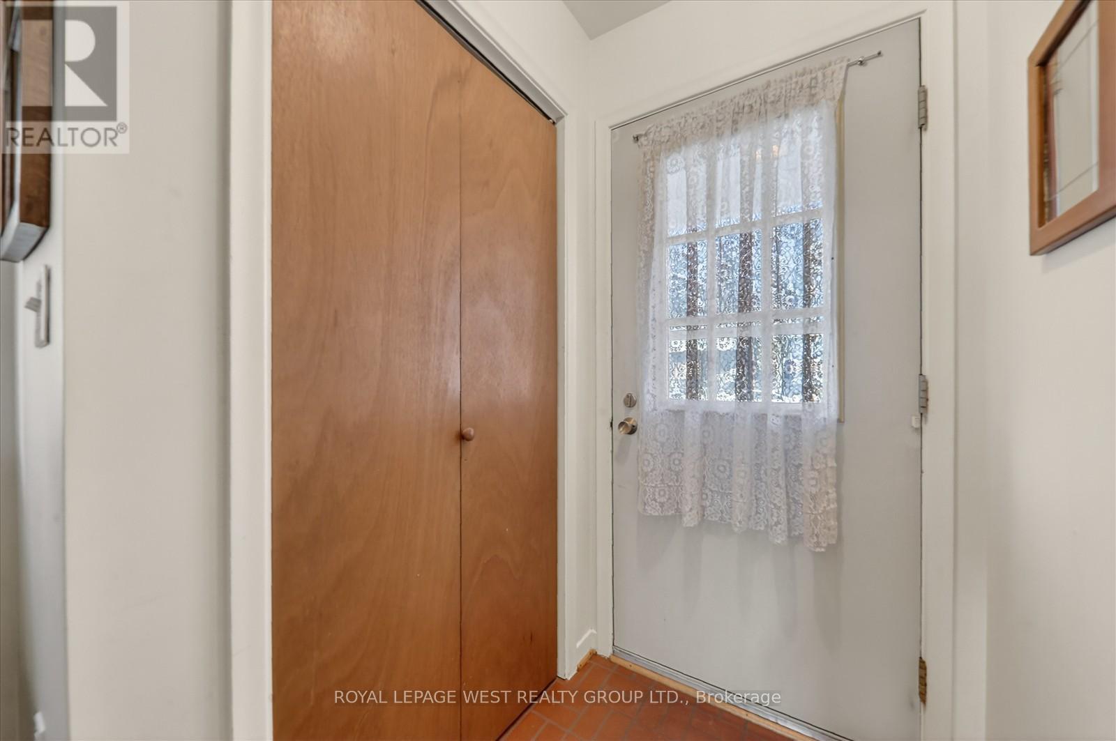 35 Roxaline Street, Toronto, Ontario  M9P 2Z1 - Photo 4 - W12928724