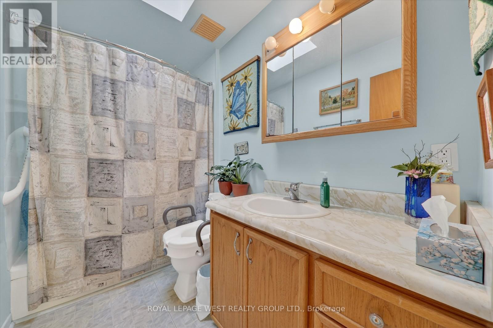 35 Roxaline Street, Toronto, Ontario  M9P 2Z1 - Photo 21 - W12928724