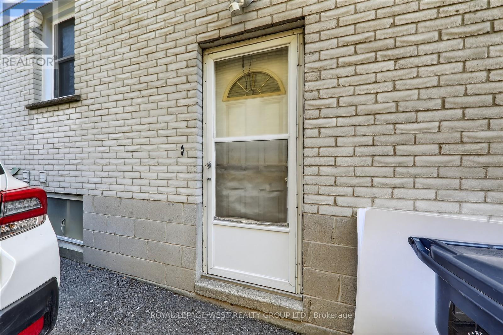 35 Roxaline Street, Toronto, Ontario  M9P 2Z1 - Photo 30 - W12928724