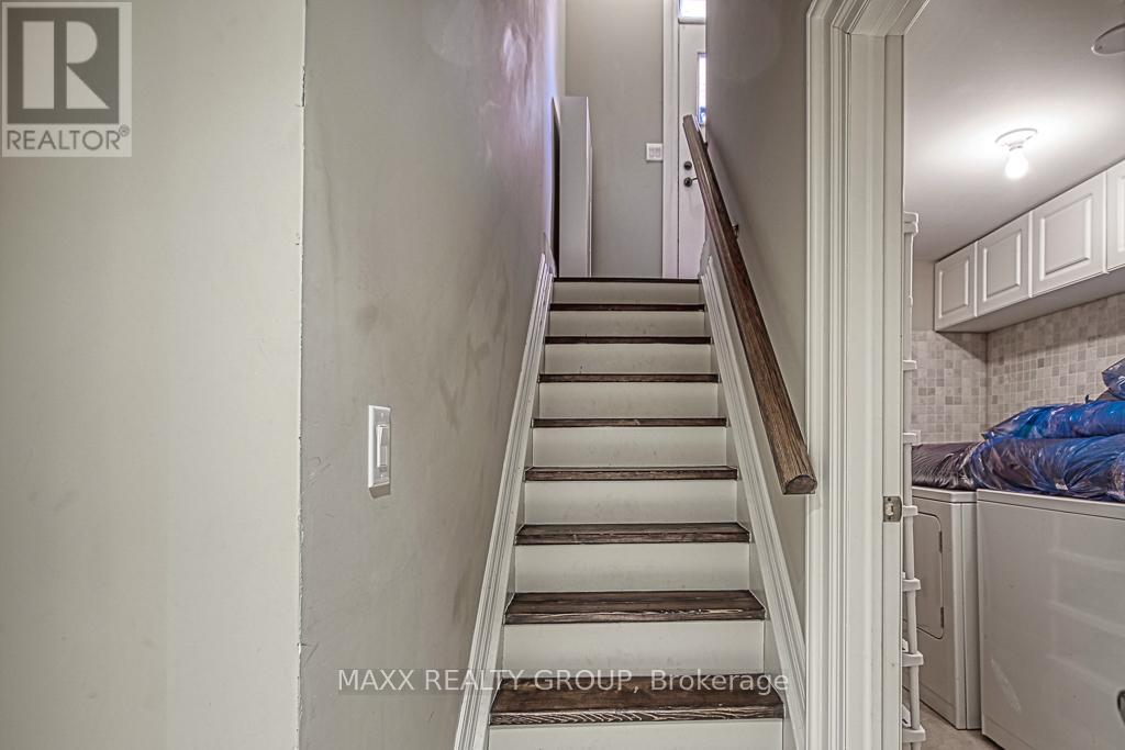 3650 Baird Court, Mississauga, Ontario  L5L 4T4 - Photo 48 - W12928676