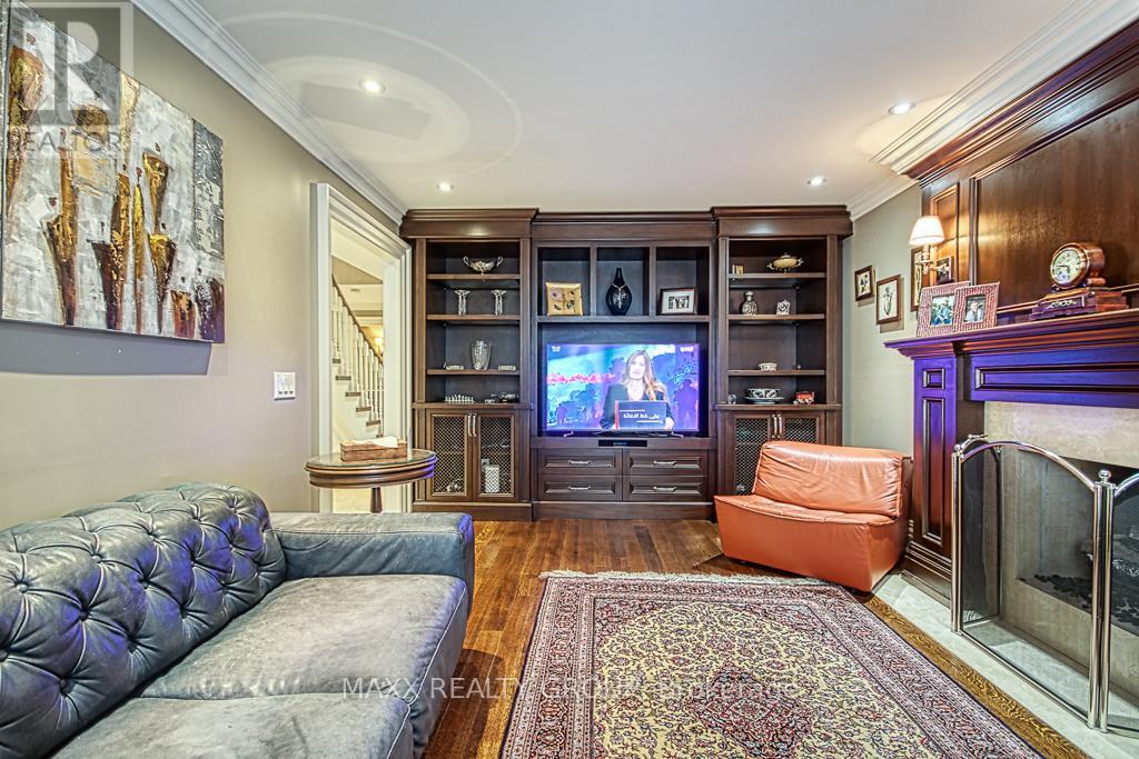 3650 Baird Court, Mississauga, Ontario  L5L 4T4 - Photo 13 - W12928676