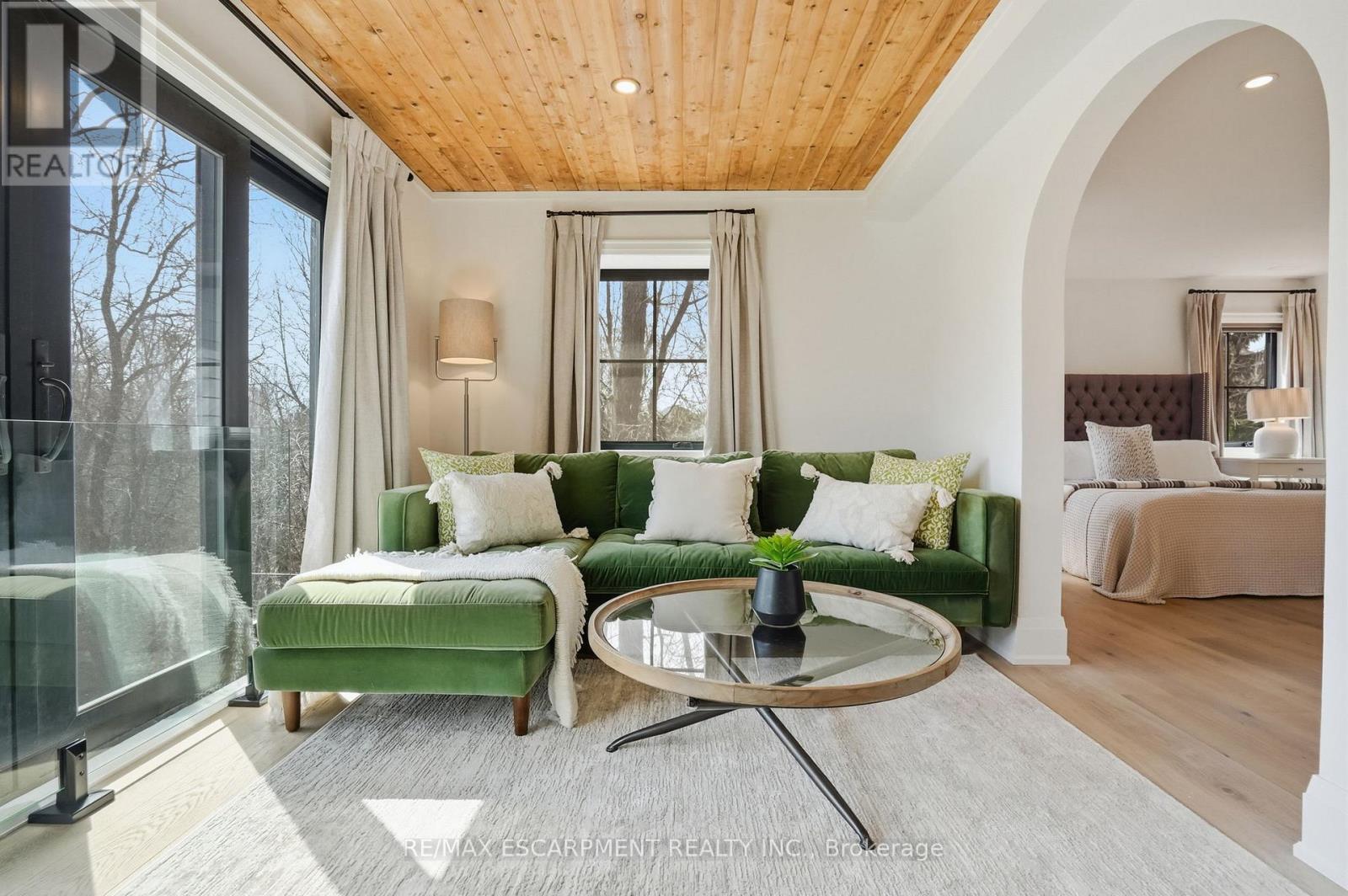 136 Rockcliffe Road, Hamilton, Ontario  L9H 7H3 - Photo 25 - X12926066