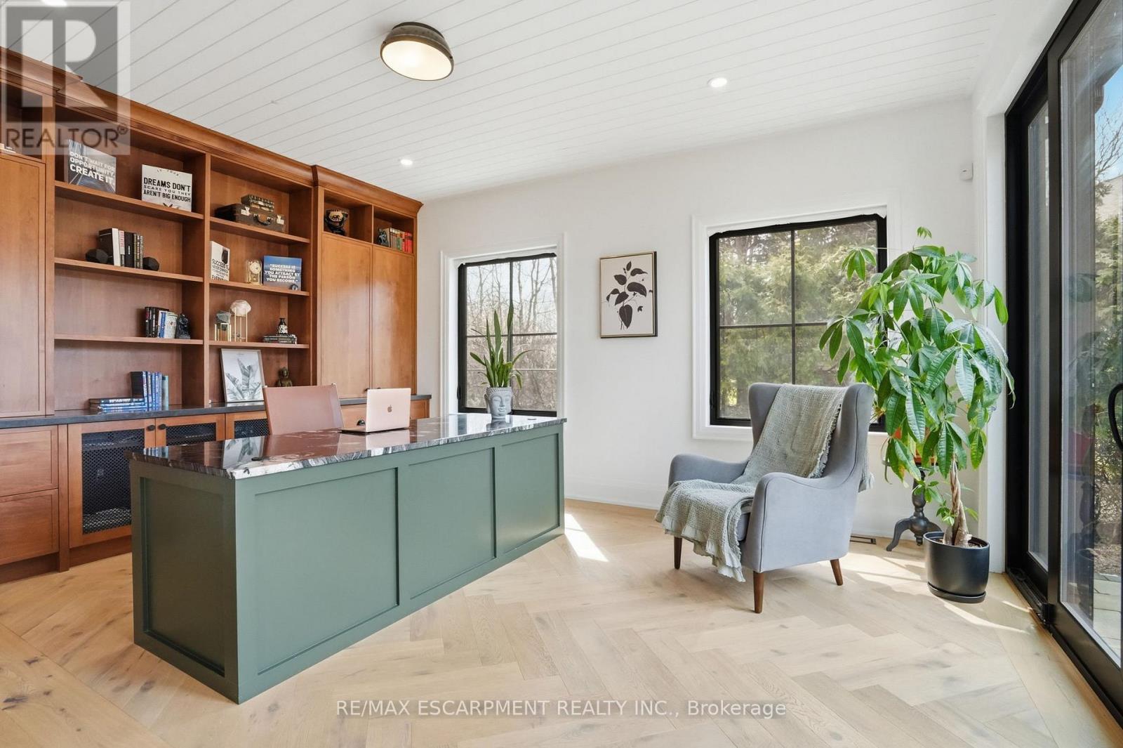 136 Rockcliffe Road, Hamilton, Ontario  L9H 7H3 - Photo 19 - X12926066