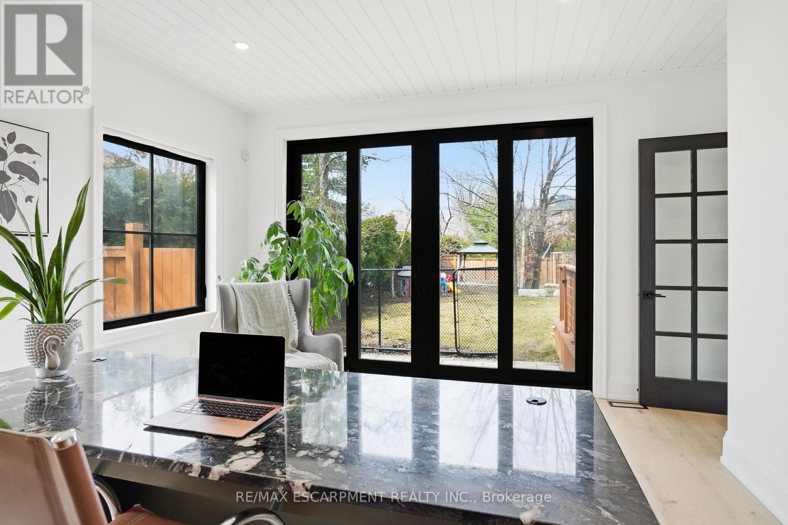 136 Rockcliffe Road, Hamilton, Ontario  L9H 7H3 - Photo 20 - X12926066