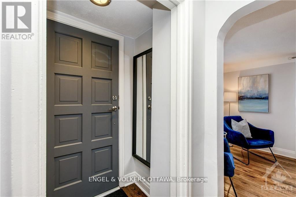 317 Summit Avenue, Ottawa, Ontario  K1H 5Z9 - Photo 2 - X12930274