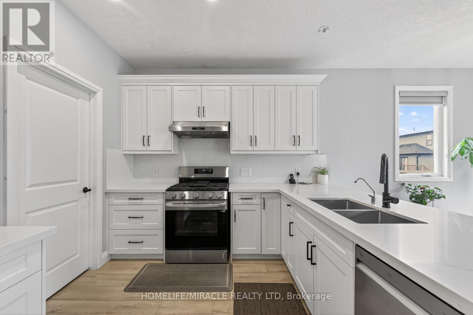 74 Cash Crescent, Ingersoll, Ontario  L9T 0K6 - Photo 12 - X12928328