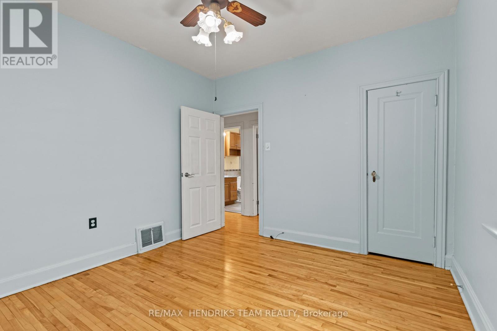 27 Lorne Street, St. Catharines, Ontario  L2P 3C6 - Photo 14 - X12930264