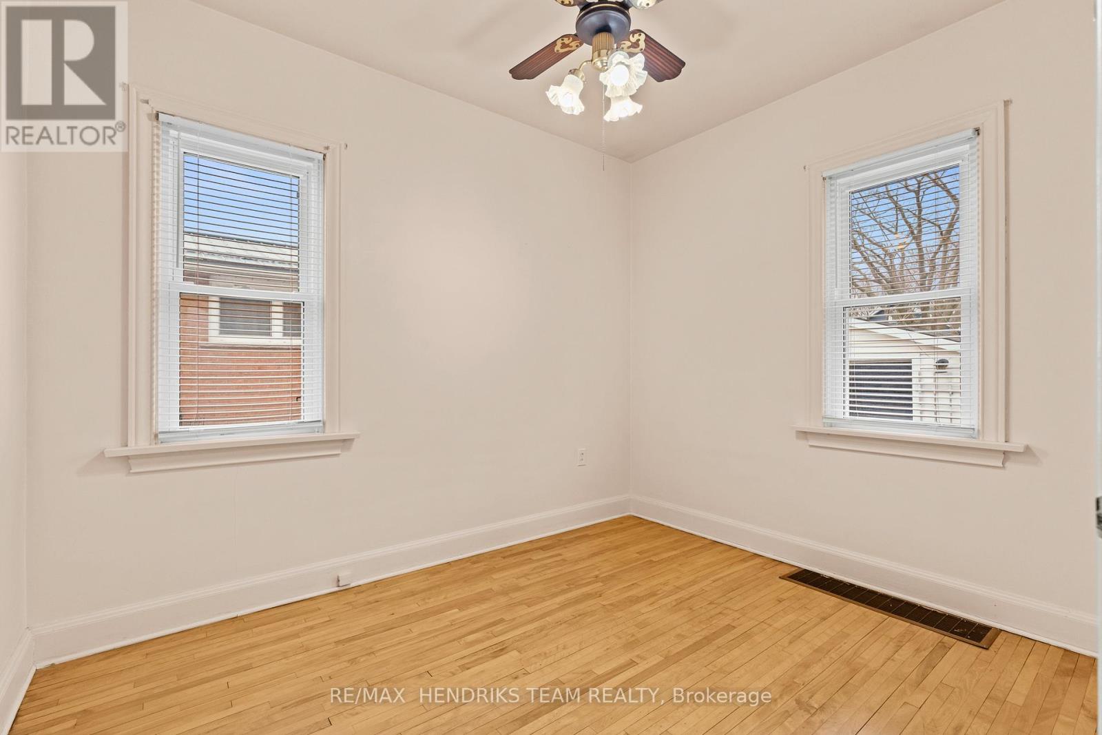 27 Lorne Street, St. Catharines, Ontario  L2P 3C6 - Photo 15 - X12930264