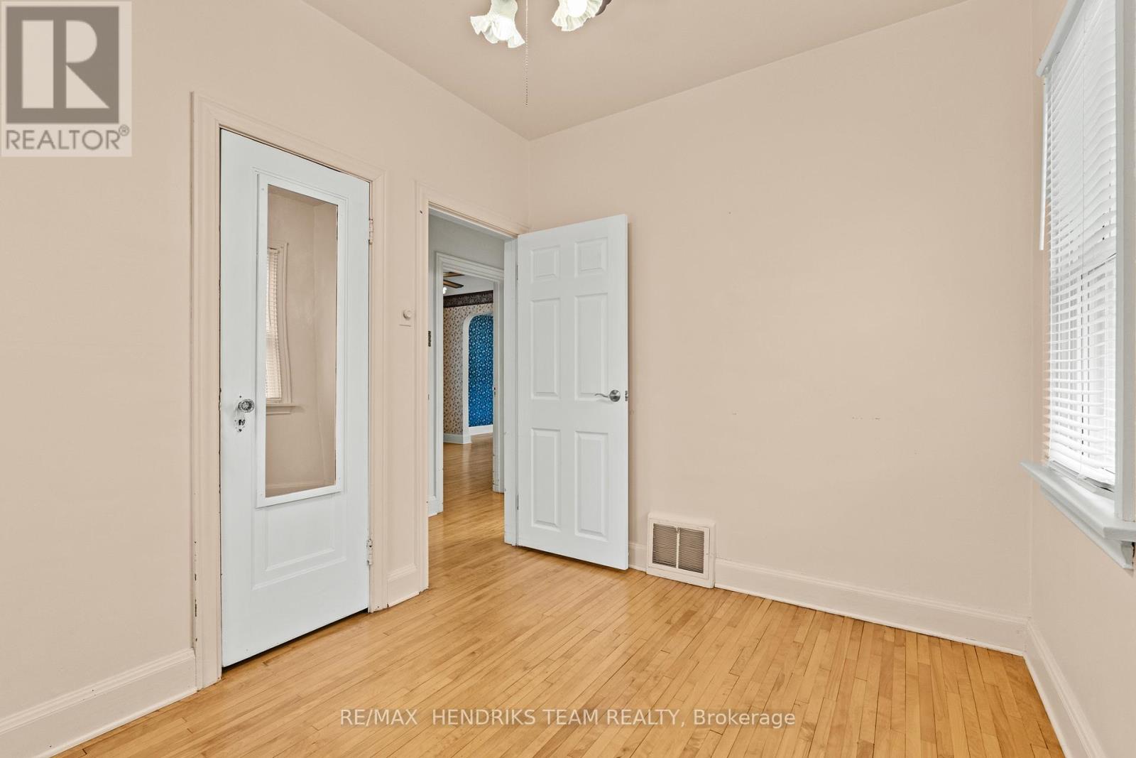 27 Lorne Street, St. Catharines, Ontario  L2P 3C6 - Photo 16 - X12930264