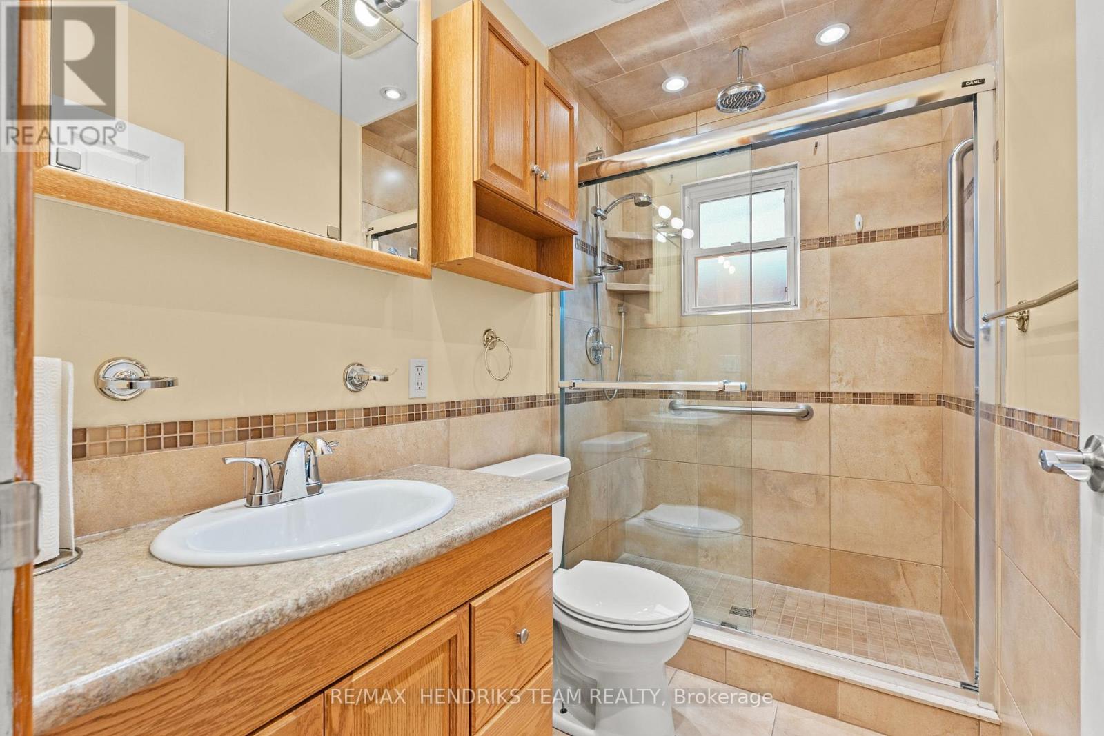 27 Lorne Street, St. Catharines, Ontario  L2P 3C6 - Photo 17 - X12930264