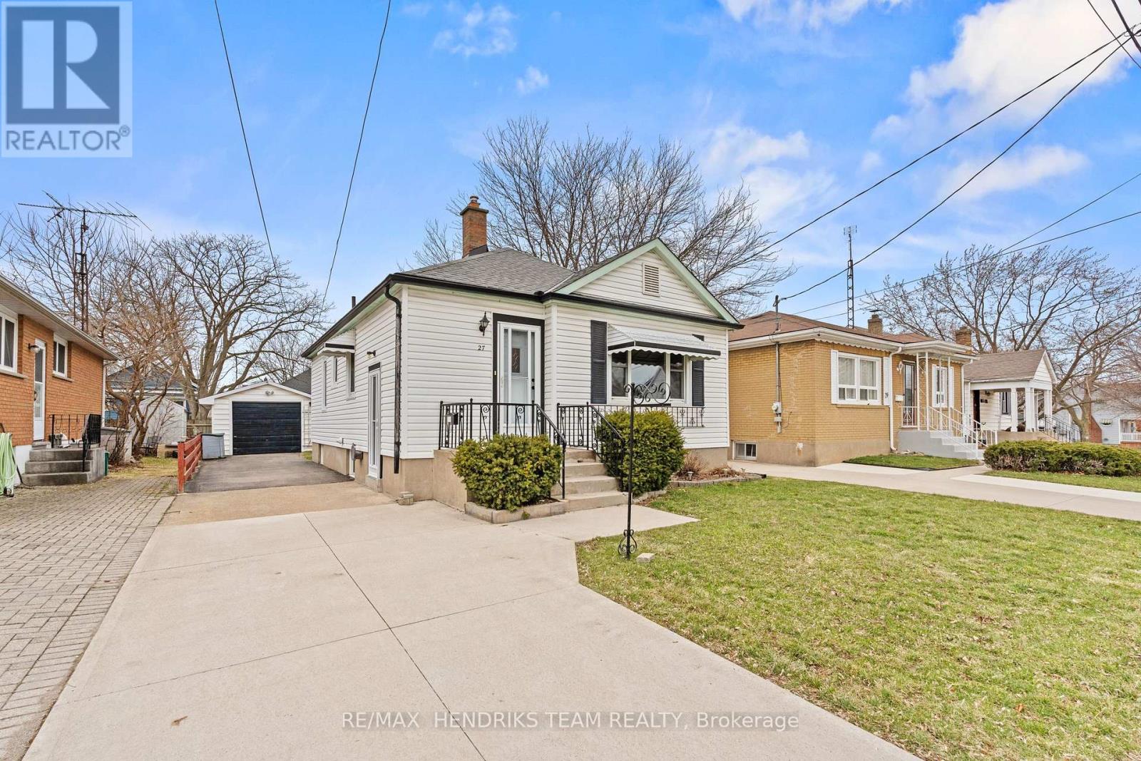27 Lorne Street, St. Catharines, Ontario  L2P 3C6 - Photo 2 - X12930264