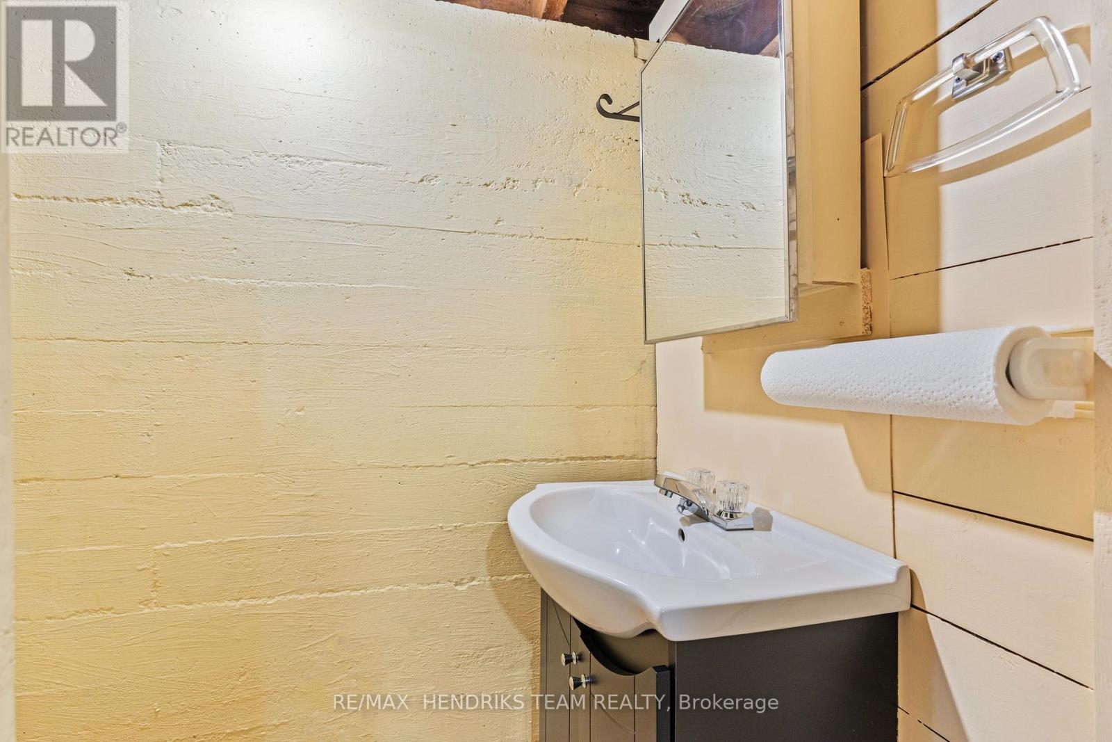 27 Lorne Street, St. Catharines, Ontario  L2P 3C6 - Photo 23 - X12930264