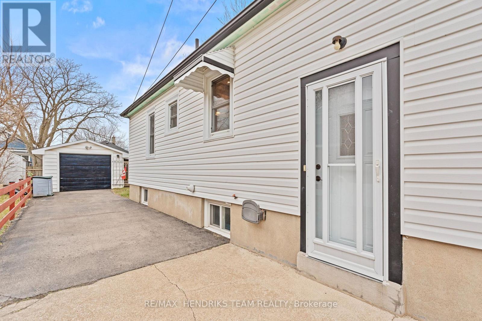 27 Lorne Street, St. Catharines, Ontario  L2P 3C6 - Photo 25 - X12930264