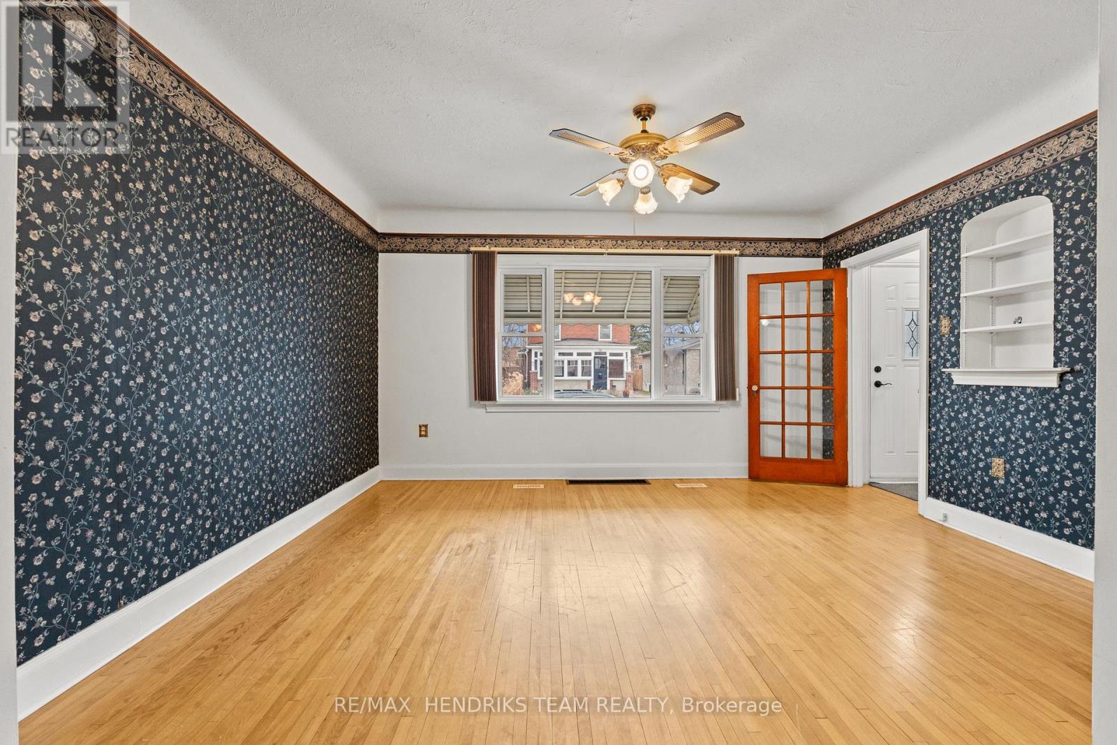 27 Lorne Street, St. Catharines, Ontario  L2P 3C6 - Photo 6 - X12930264