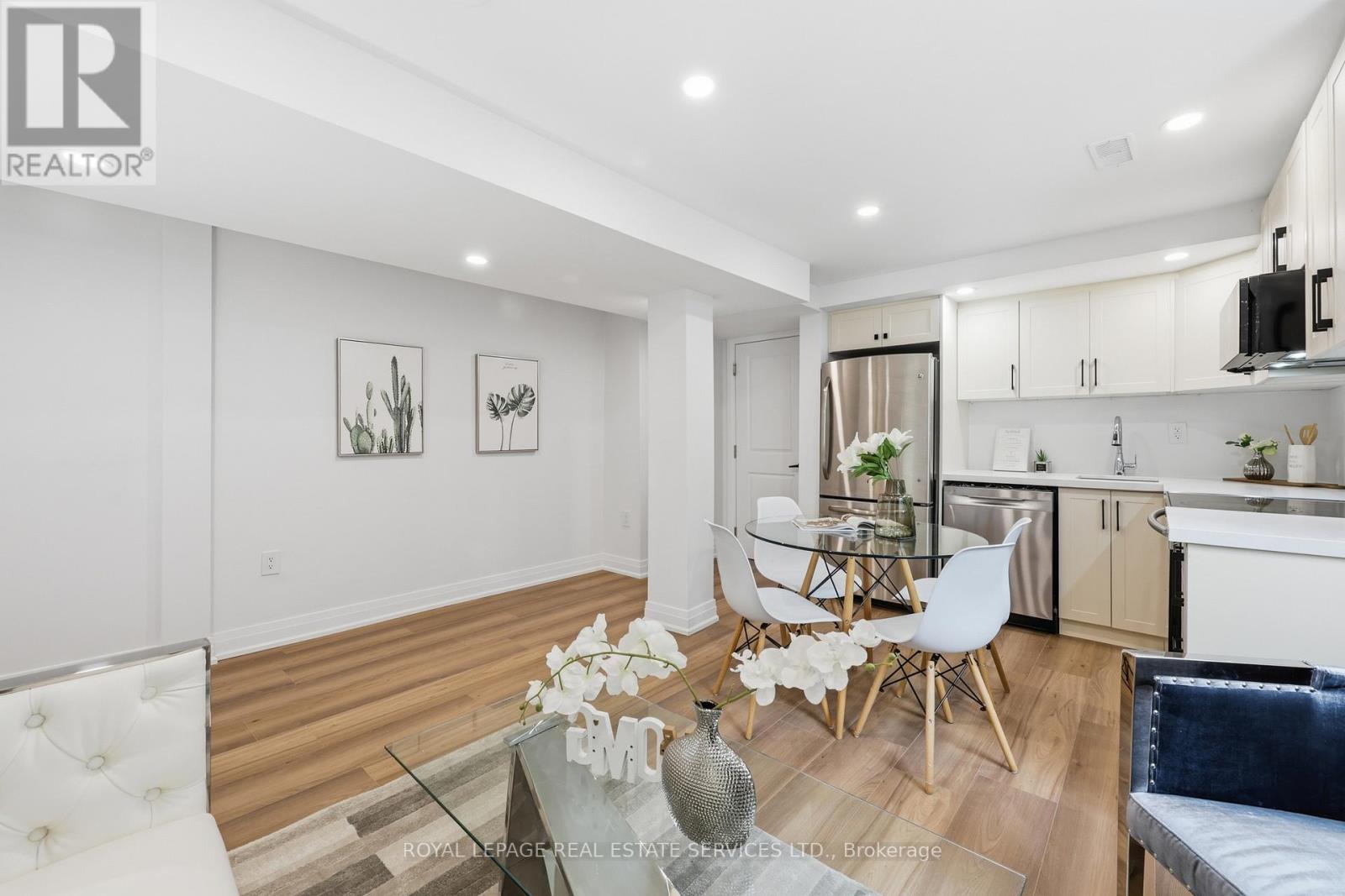 1332 Quinpool Court, Mississauga, Ontario  L5C 4J3 - Photo 35 - W12920398