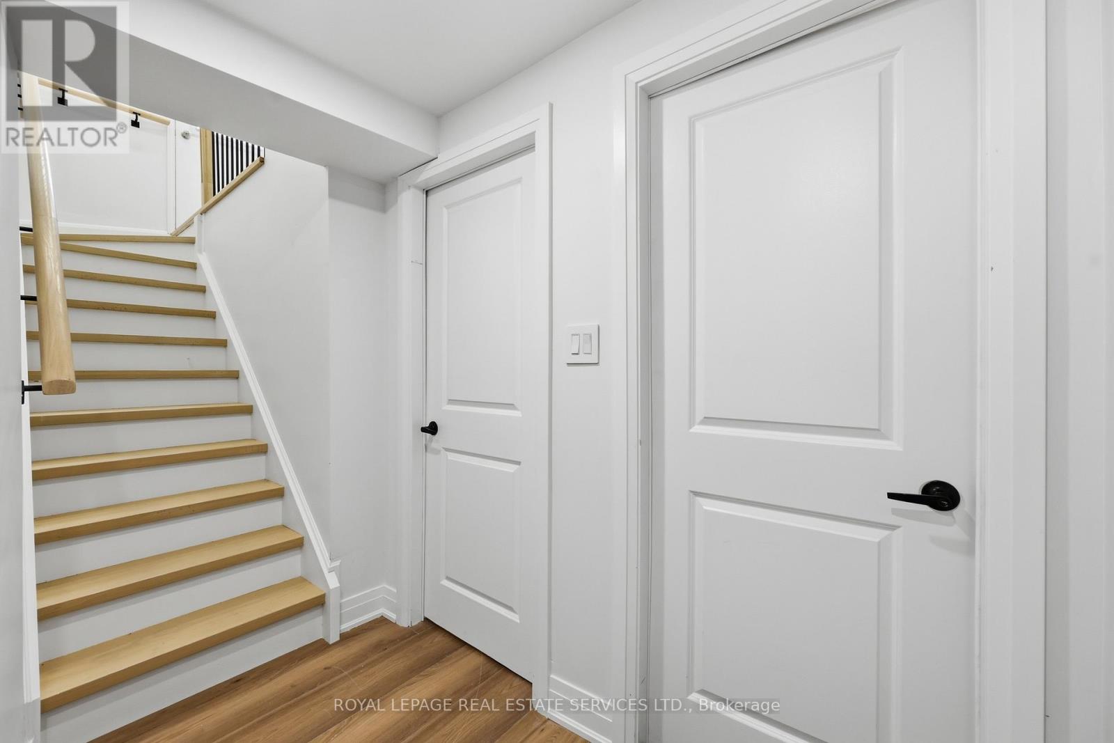 1332 Quinpool Court, Mississauga, Ontario  L5C 4J3 - Photo 33 - W12920398