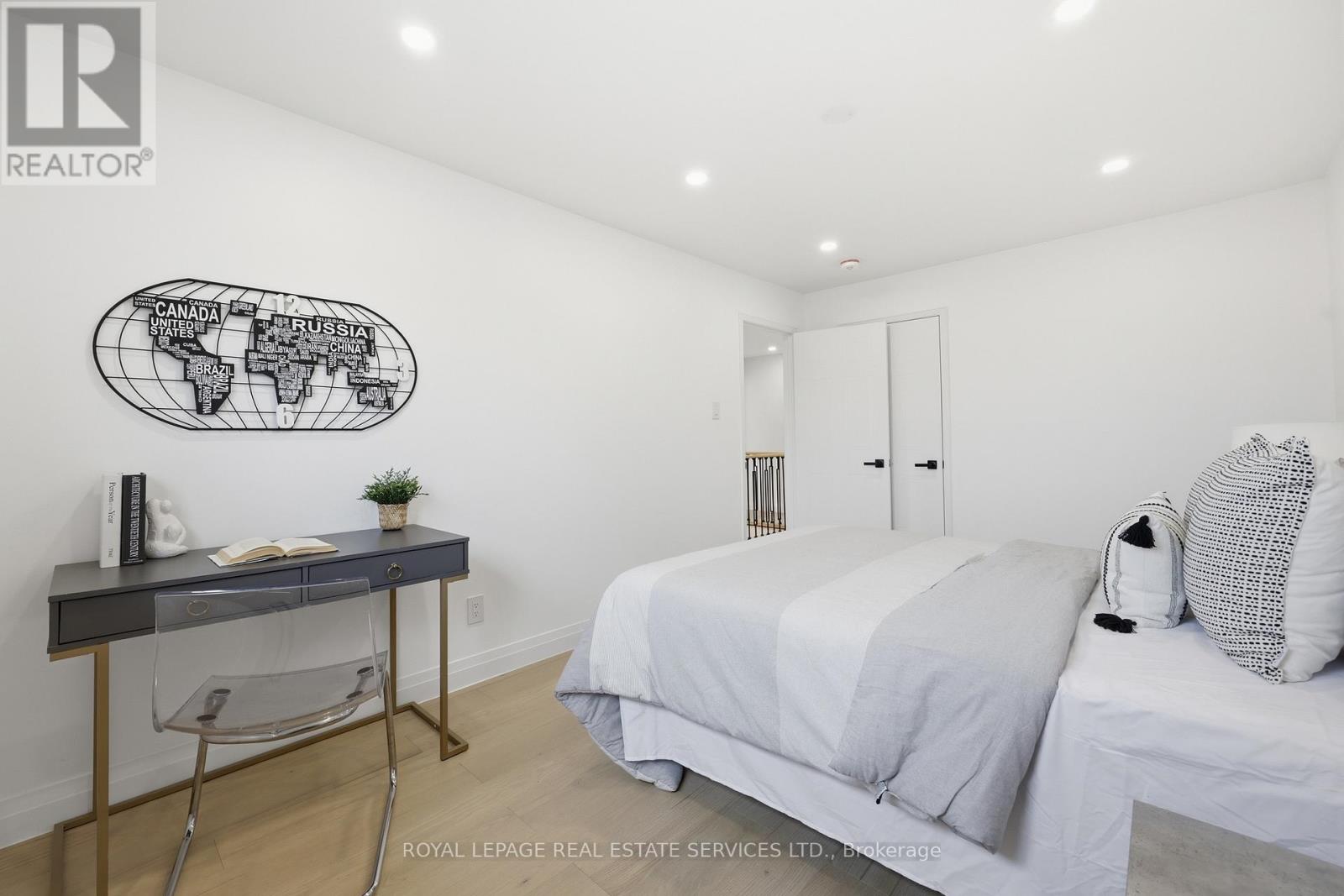 1332 Quinpool Court, Mississauga, Ontario  L5C 4J3 - Photo 26 - W12920398