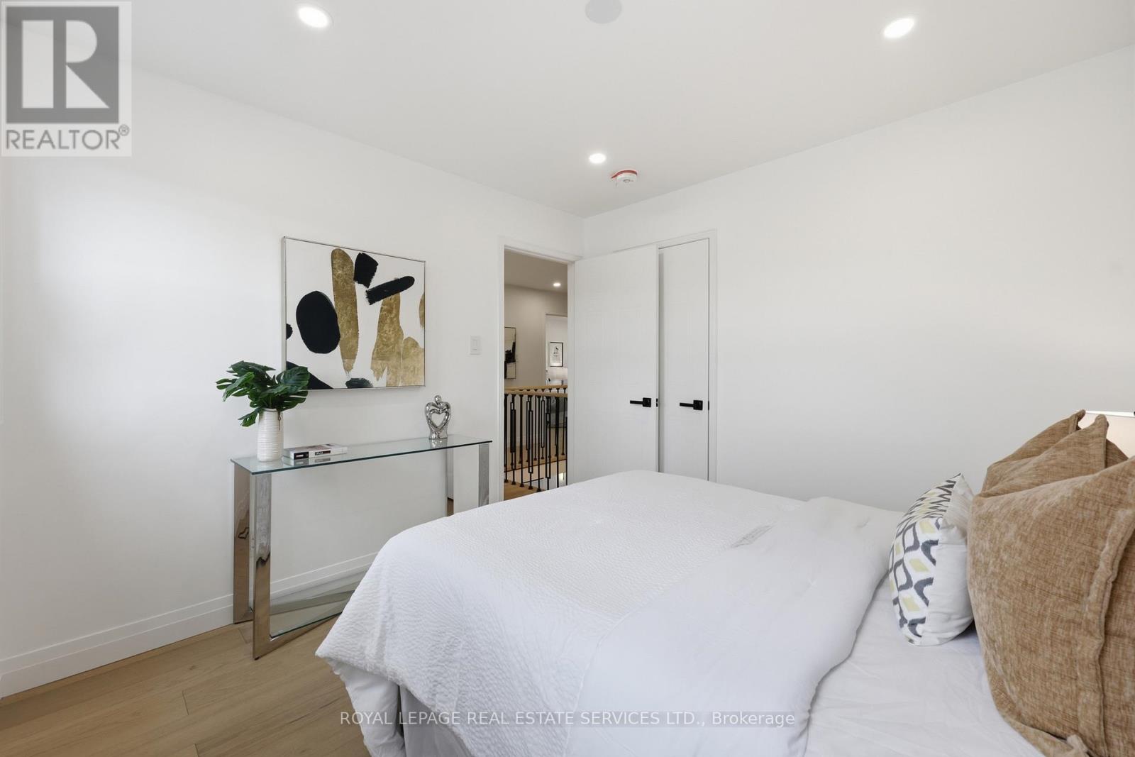 1332 Quinpool Court, Mississauga, Ontario  L5C 4J3 - Photo 32 - W12920398