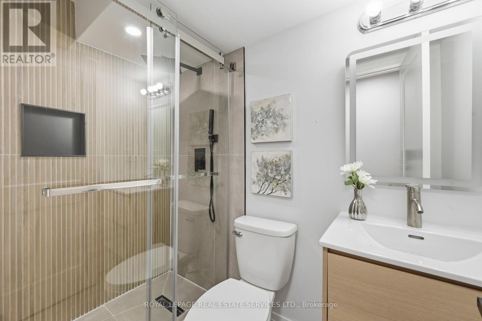 1332 Quinpool Court, Mississauga, Ontario  L5C 4J3 - Photo 38 - W12920398