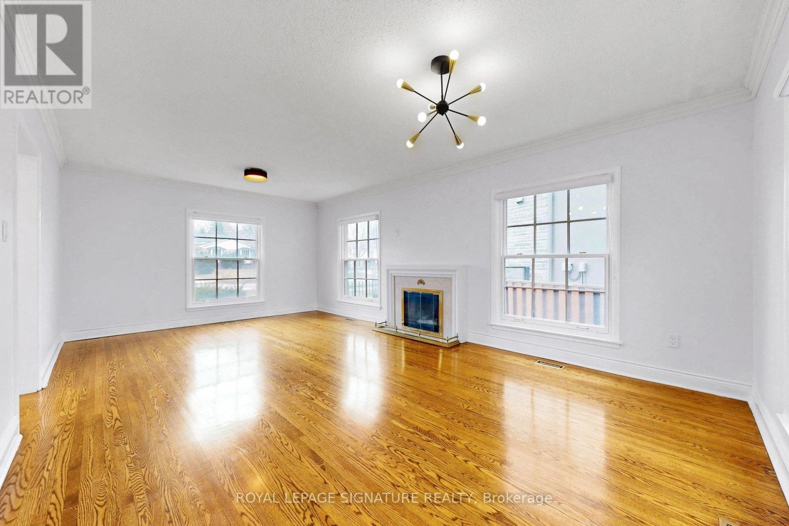 24 Laureleaf Road, Markham, Ontario  L3T 2X5 - Photo 13 - N12927116