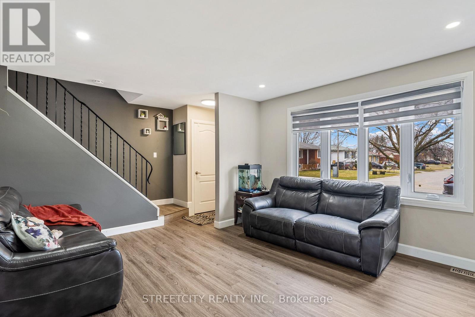 190 Spence Drive, Strathroy-Caradoc, Ontario  N7G 3T5 - Photo 9 - X12928480