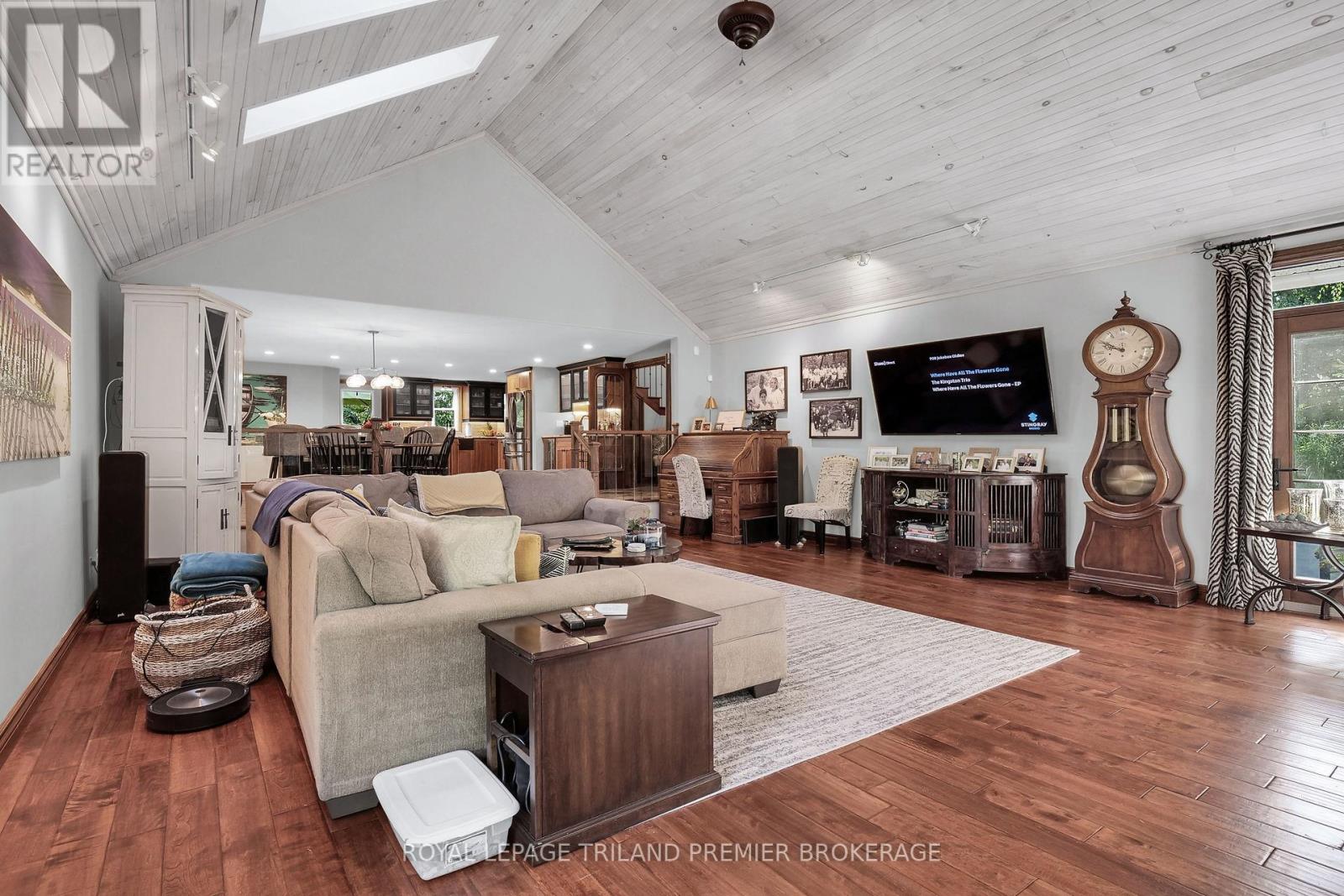 9941 Nipigon Street, Lambton Shores, Ontario N0M 2L0 - Photo 16 - X12928562