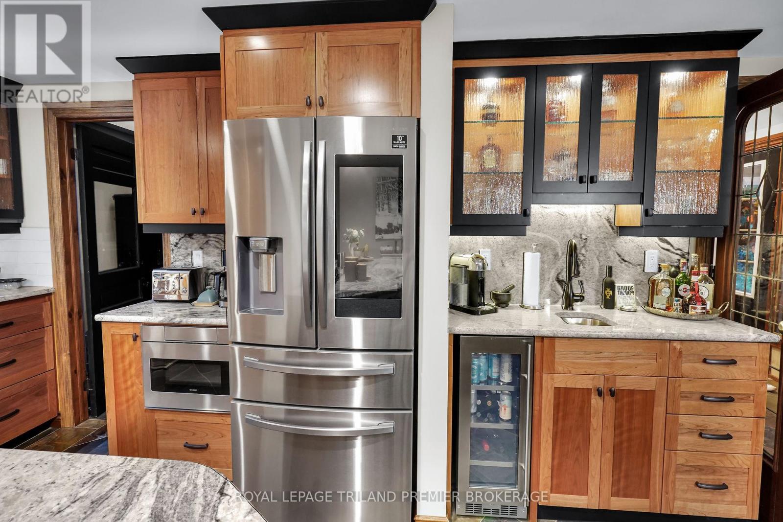 Photo 13 of 50 for 9941 Nipigon Street