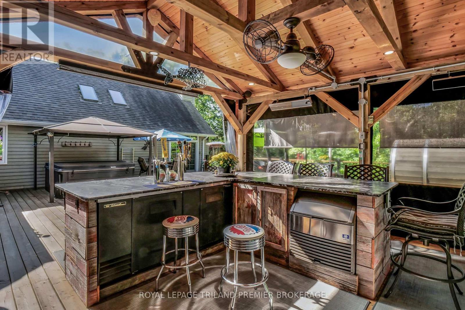 Photo 31 of 50 for 9941 Nipigon Street