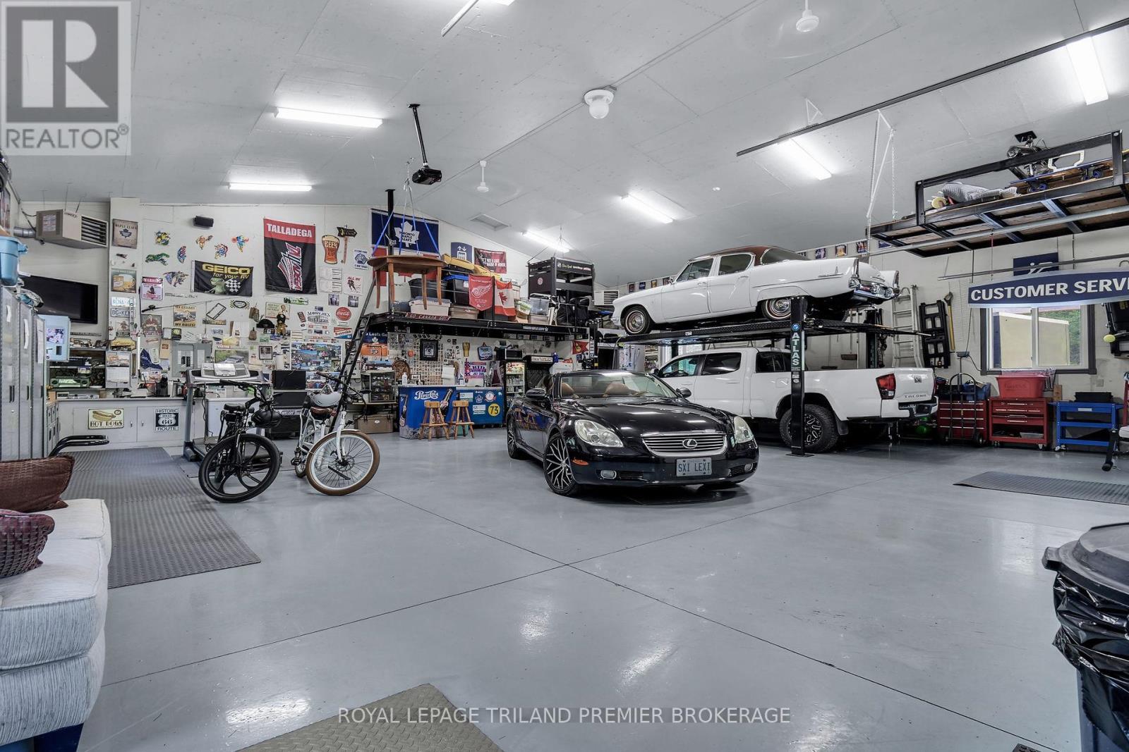 Photo 45 of 50 for 9941 Nipigon Street