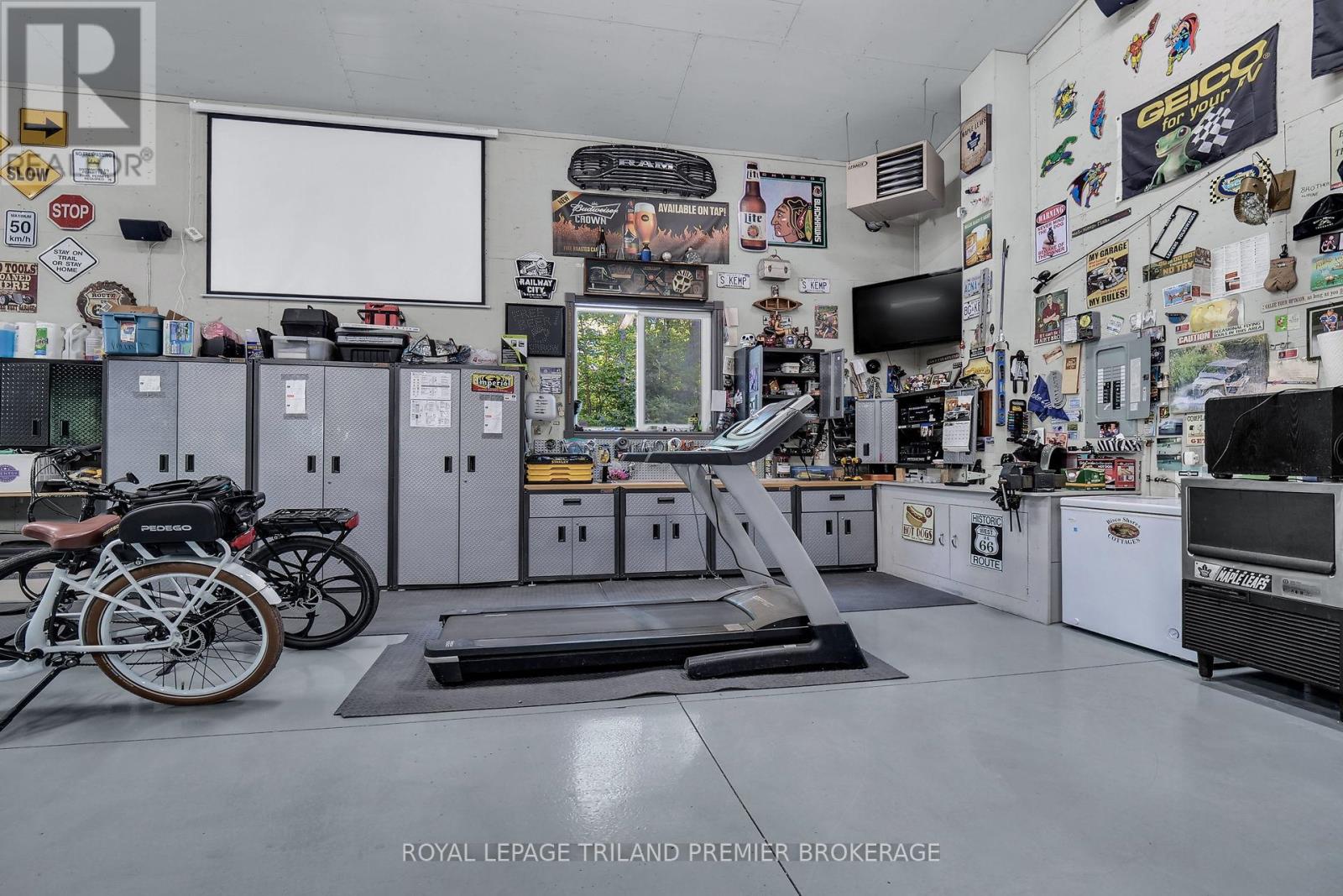 Photo 46 of 50 for 9941 Nipigon Street