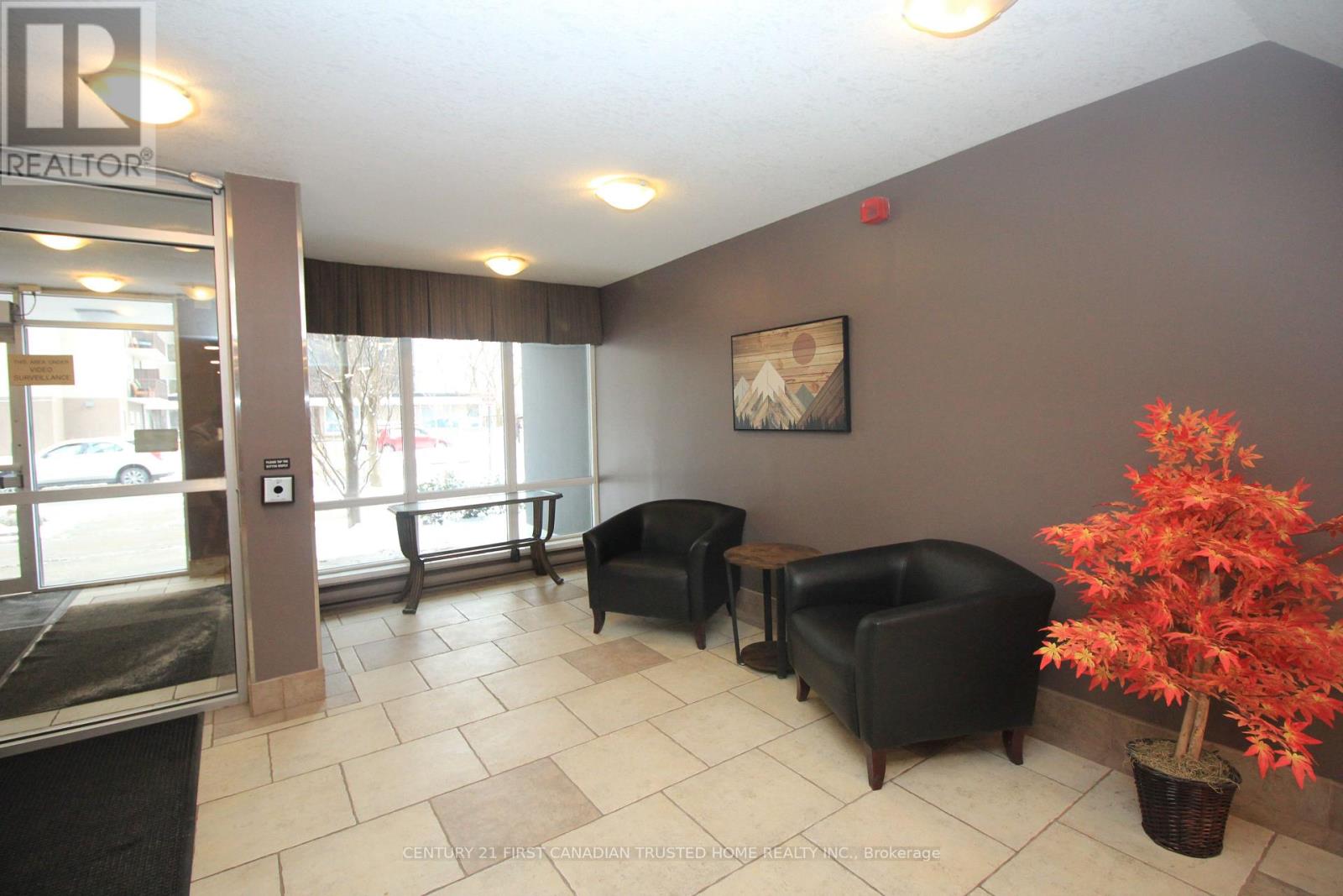 305 - 155 Kent Street, London East, Ontario  N6A 5N7 - Photo 4 - X12928766