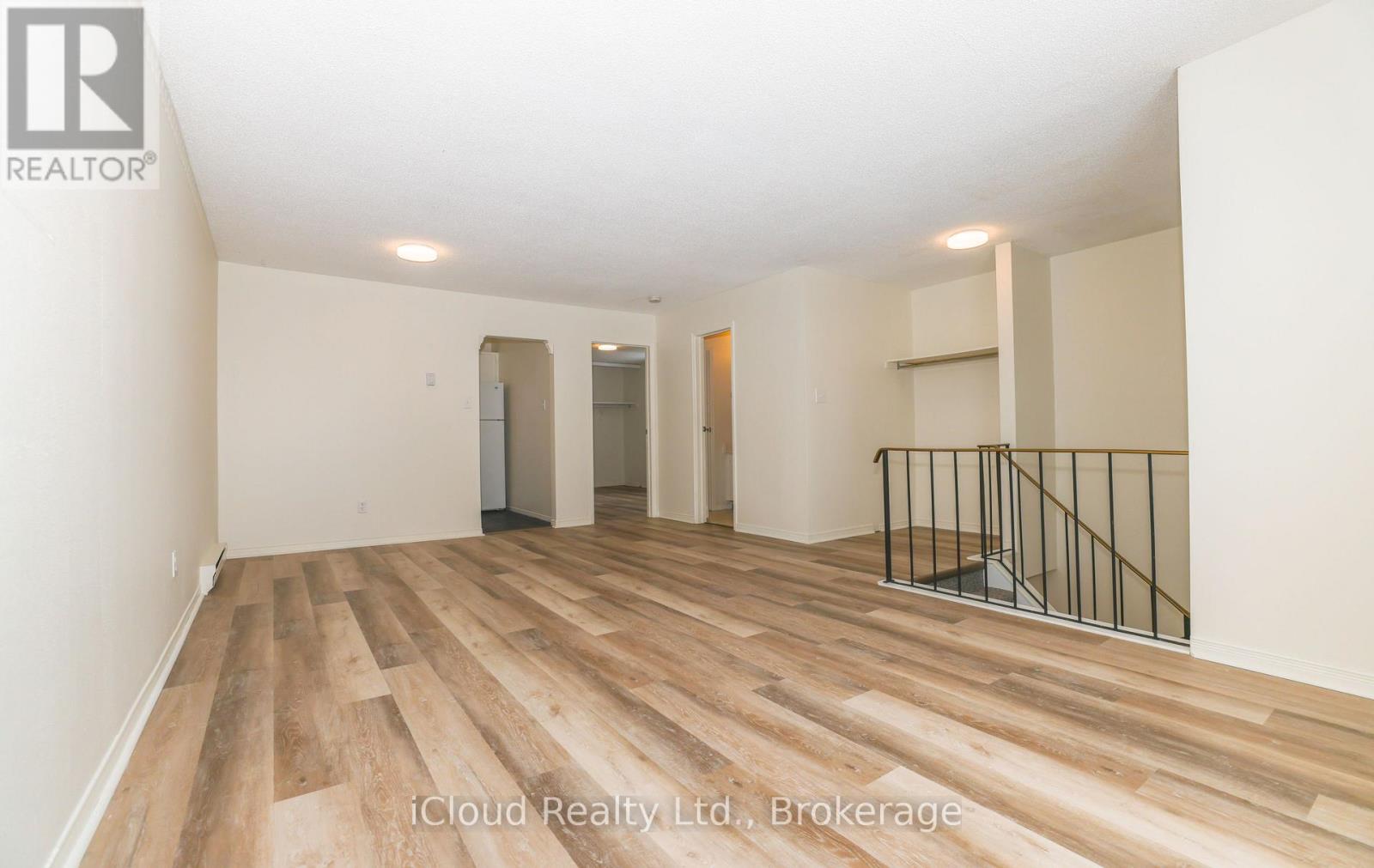 18 Quarry Drive, Orangeville, Ontario  L9W 3S6 - Photo 8 - W12837594