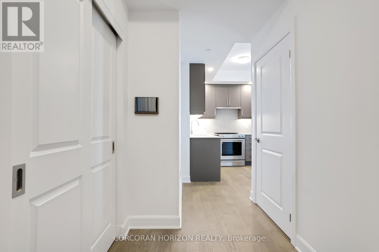 1013 - 3240 William Coltson Avenue, Oakville, Ontario  L6H 8C8 - Photo 8 - W12929050