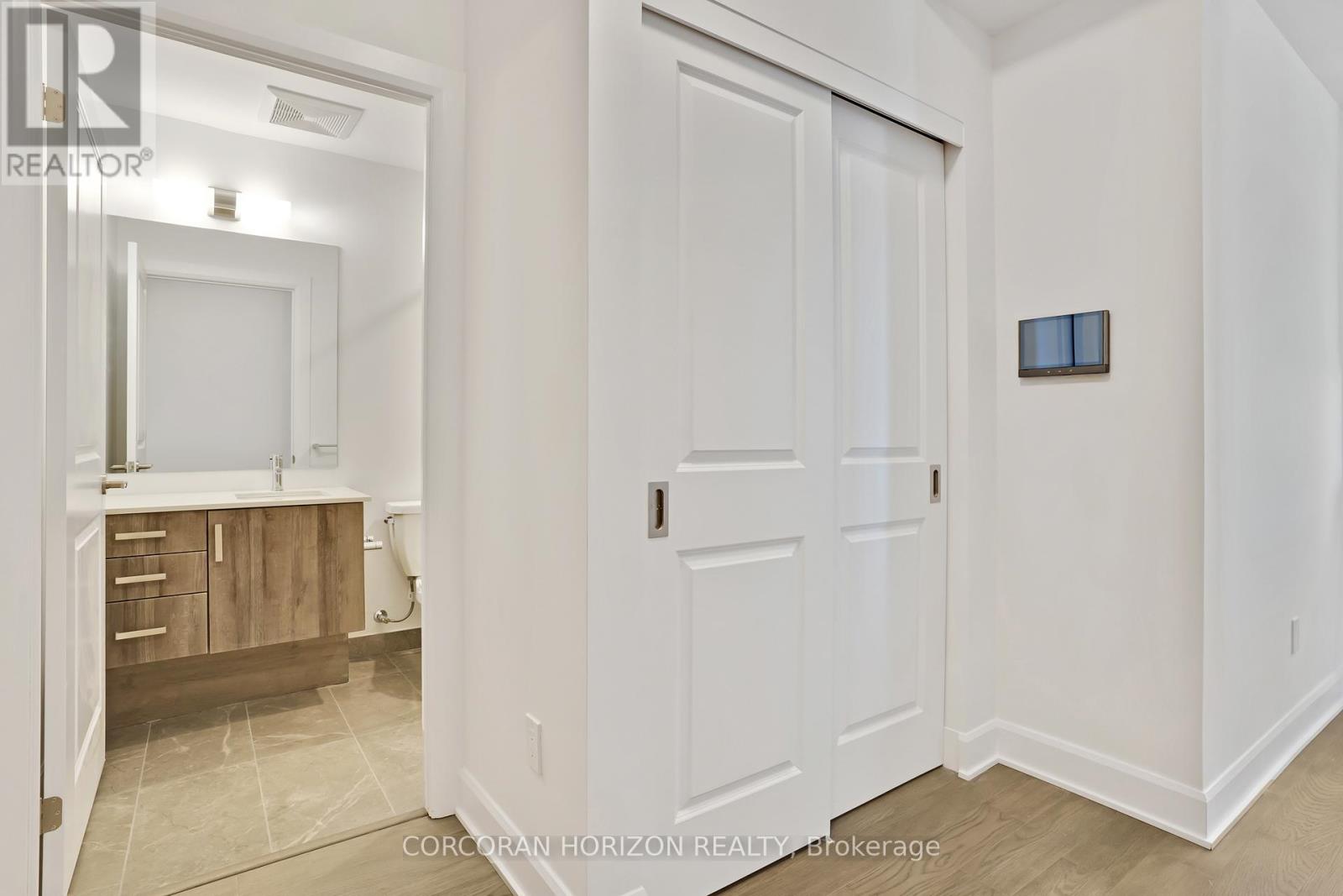 1013 - 3240 William Coltson Avenue, Oakville, Ontario  L6H 8C8 - Photo 5 - W12929050