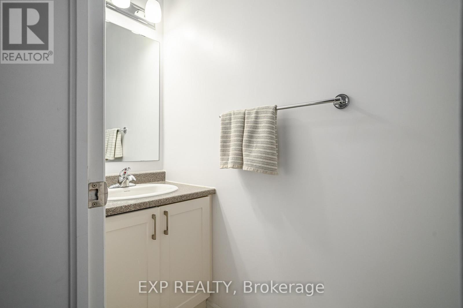 99 Dun Skipper Drive, Ottawa, Ontario  K1X 0G1 - Photo 10 - X12928628