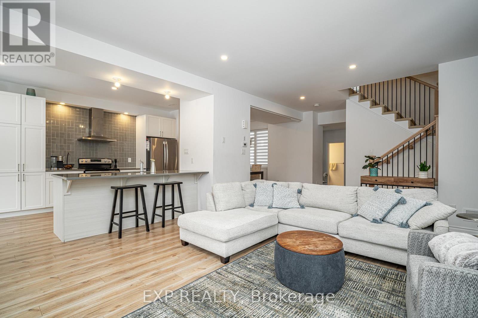 99 Dun Skipper Drive, Ottawa, Ontario  K1X 0G1 - Photo 5 - X12928628