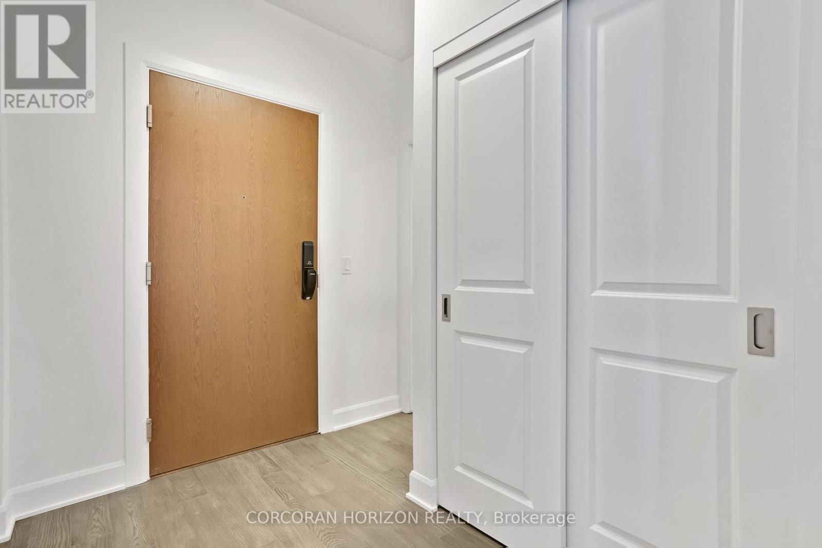 1013 - 3240 William Coltson Avenue, Oakville, Ontario  L6H 8C8 - Photo 4 - W12929050