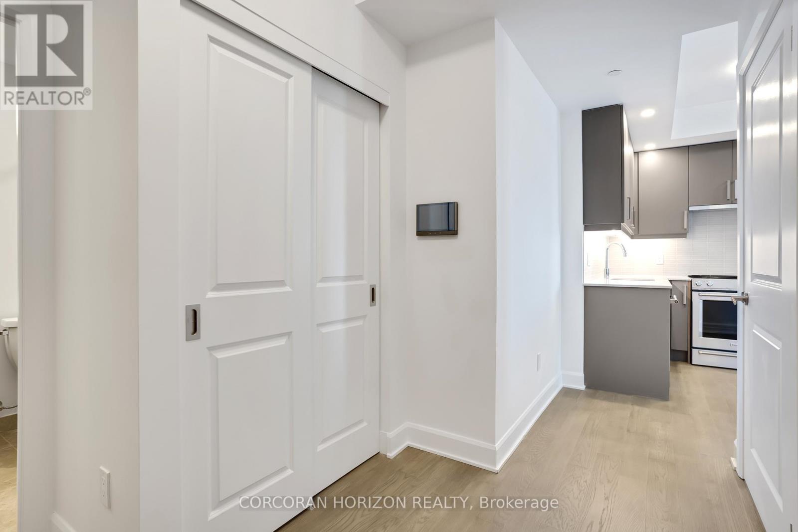 1013 - 3240 William Coltson Avenue, Oakville, Ontario  L6H 8C8 - Photo 7 - W12929050