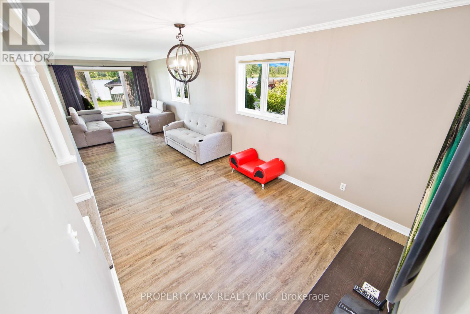 27 Rose Street, Quinte West, Ontario K0K 2C0 - Photo 8 - X12928526