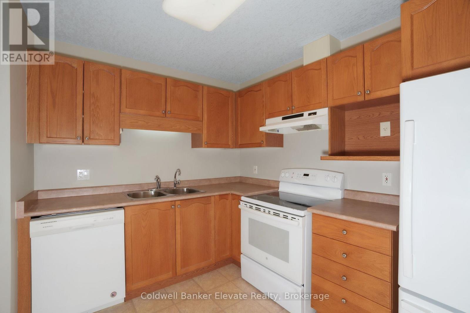 17 - 2705 Kingsway Drive, Kitchener, Ontario  N2C 2T2 - Photo 11 - X12928666